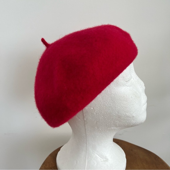 Vintage Classic Red Wool Beret. - Picture 2 of 7